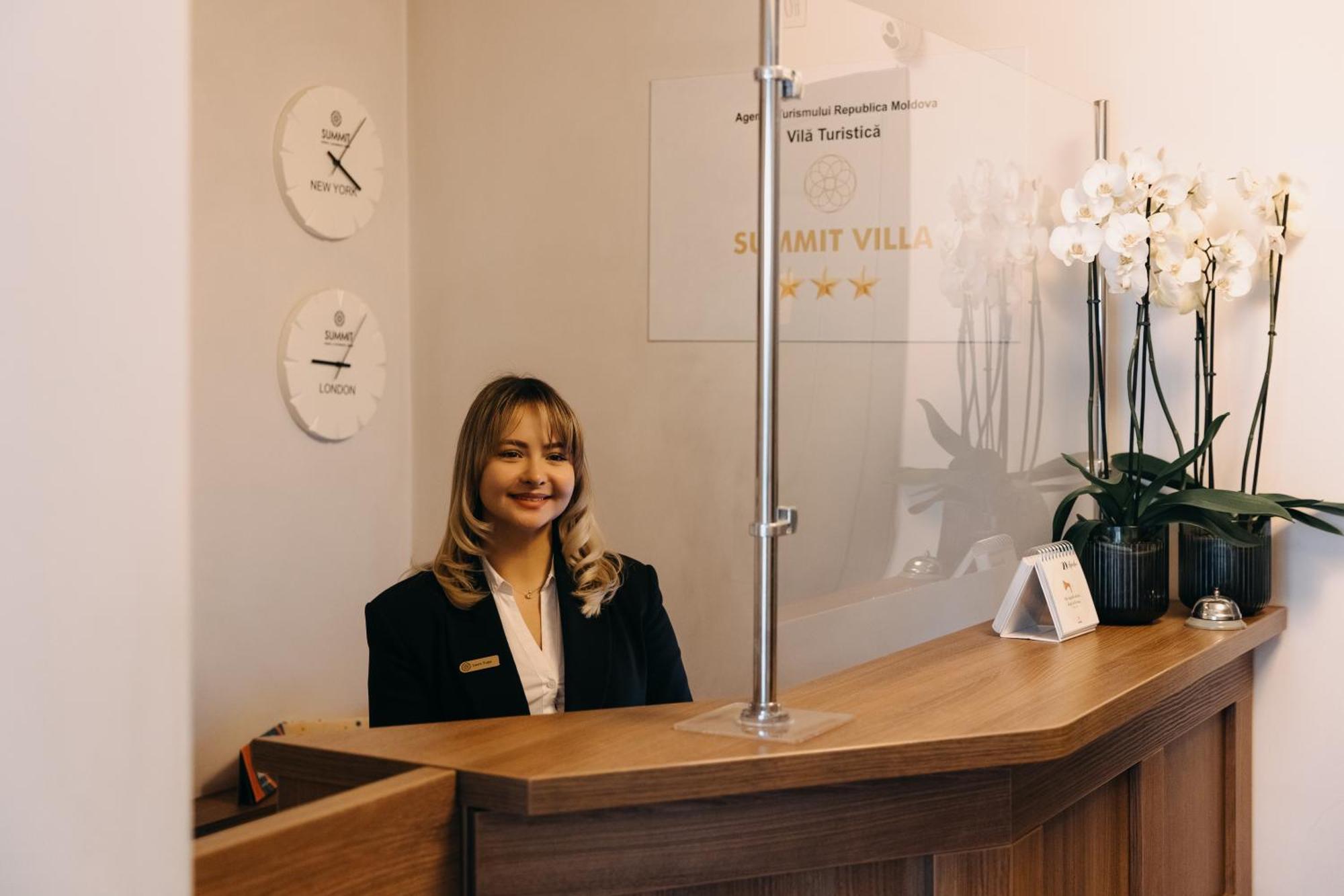 Summit Villa Chişinău Eksteriør billede