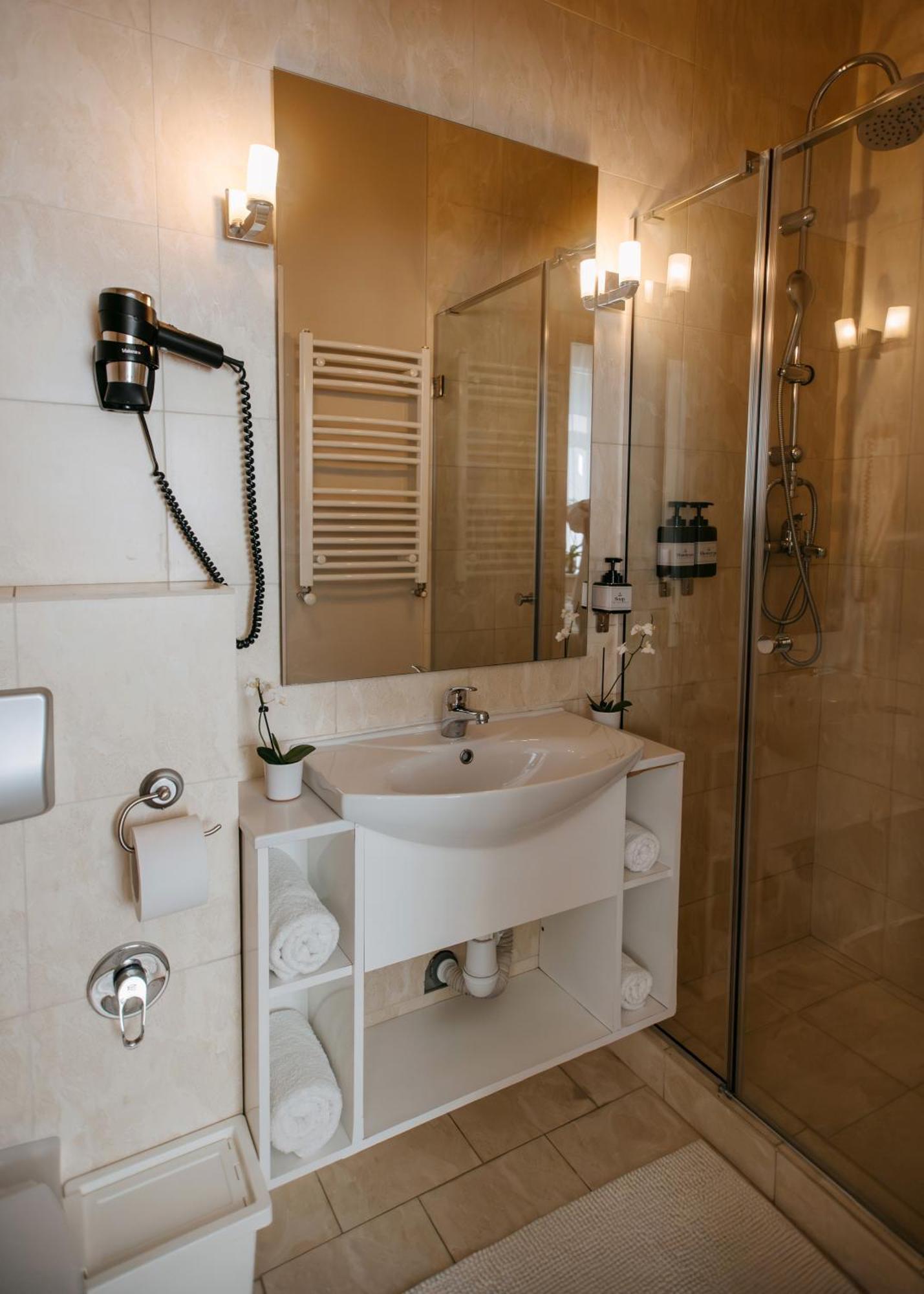 Summit Villa Chişinău Eksteriør billede